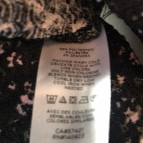 Loft LS Size L slight puff shoulders black with white and green tiny flowers - Picture 2 of 2